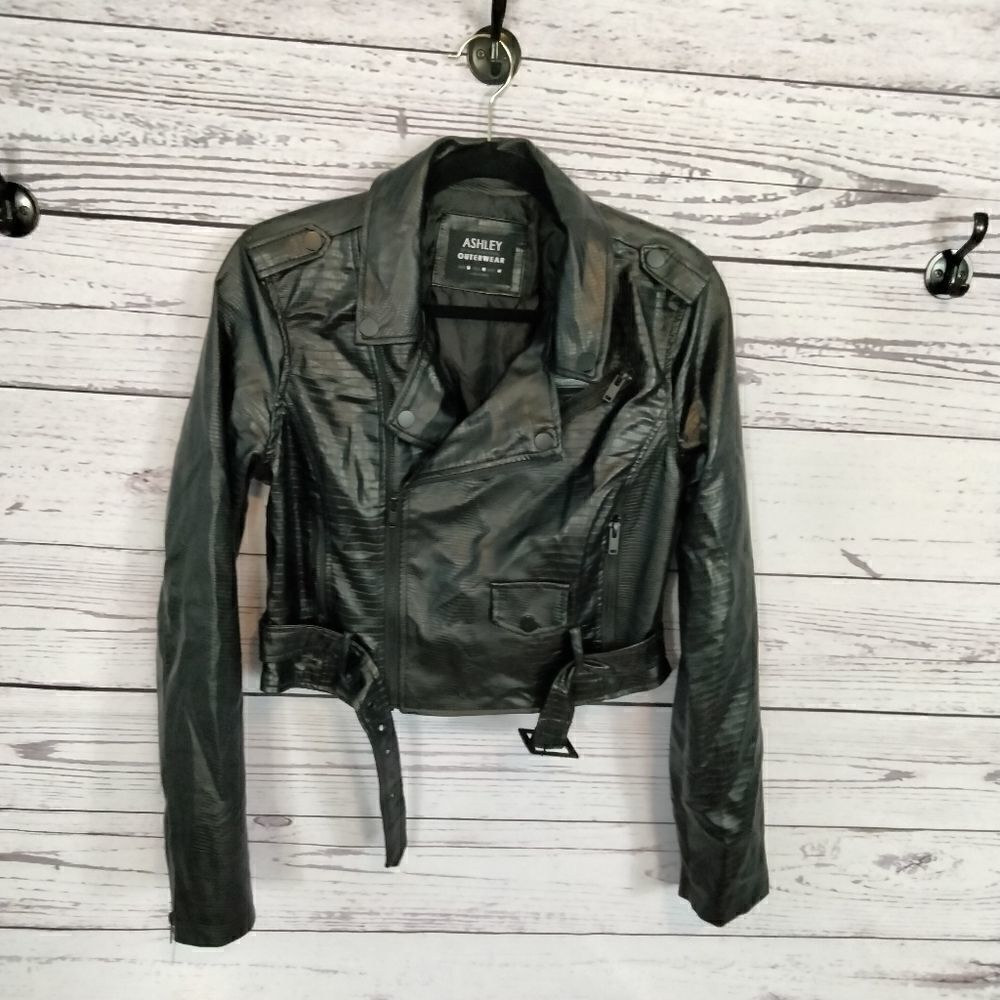 "Ashley outerwear" jacket 🧥 